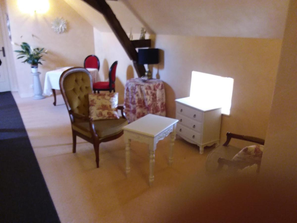 Le Moulin De Meral Montsurs Exterior photo
