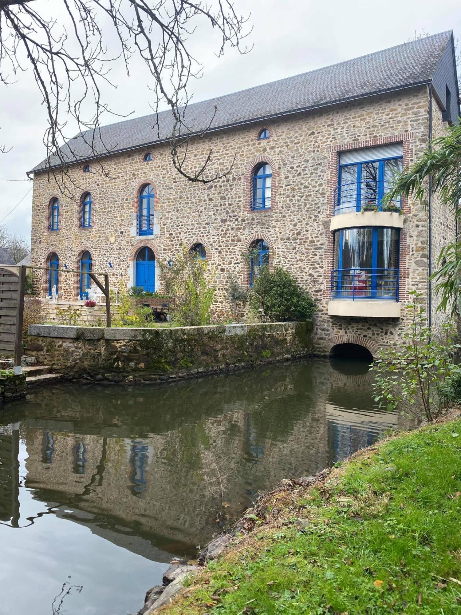 Le Moulin De Meral Montsurs Exterior photo